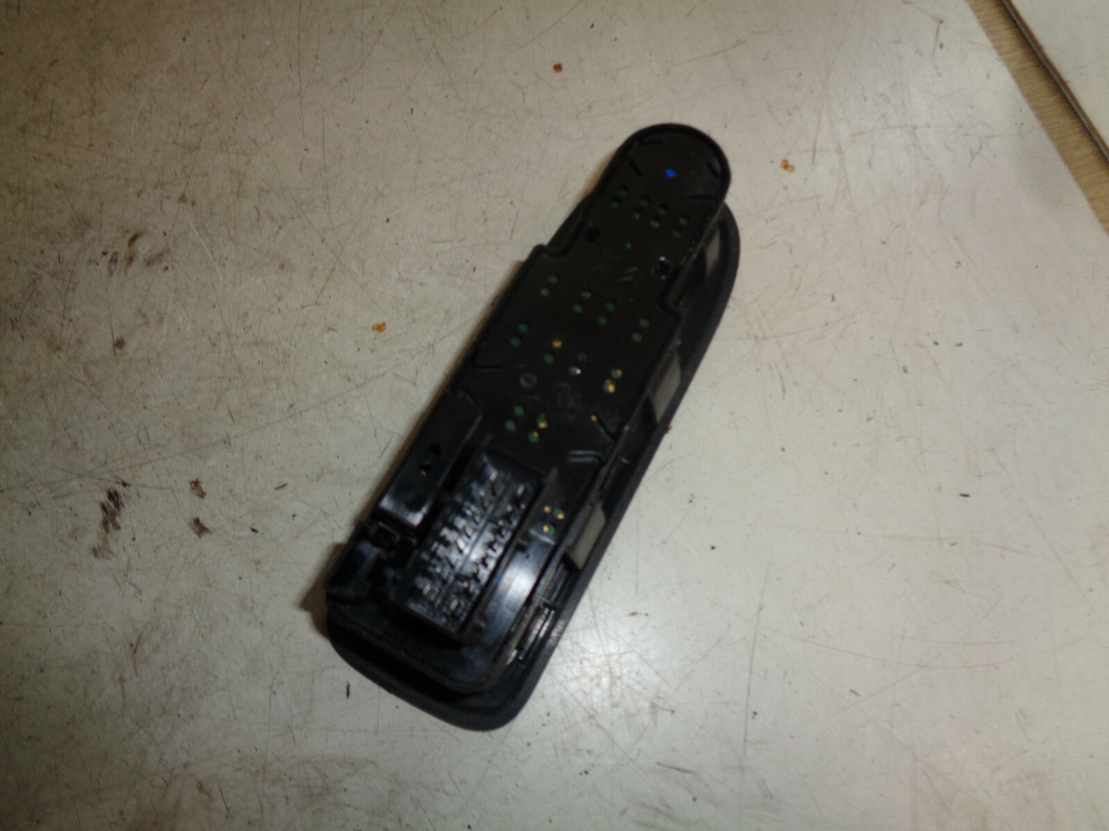 CITROEN C3 MK2 2010 FRONT DRIVER SIDE 2 WAY WINDOW SWITCH 96637529XT
