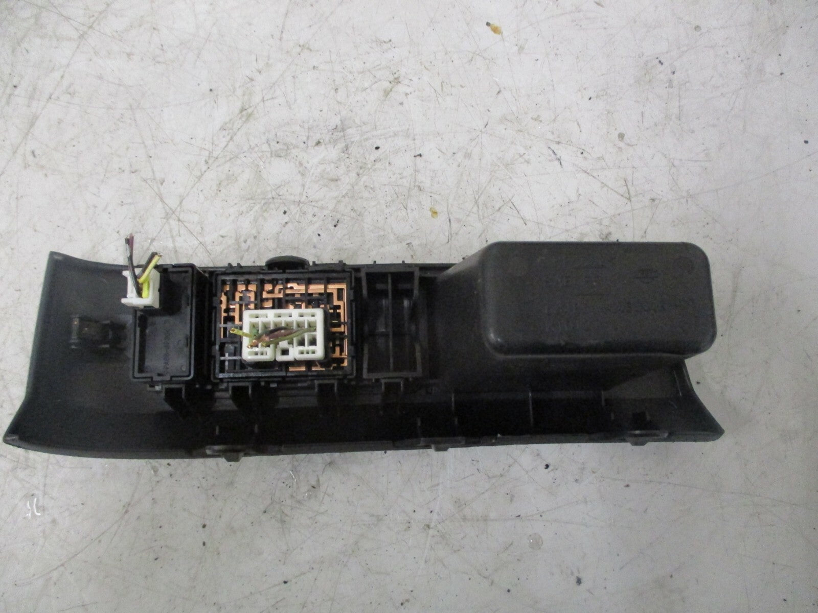 NISSAN MICRA K12 MK3 2005 HEADLIGHT LEVEL MIRROR ADJUST SWITCH TRIM 68485AX600