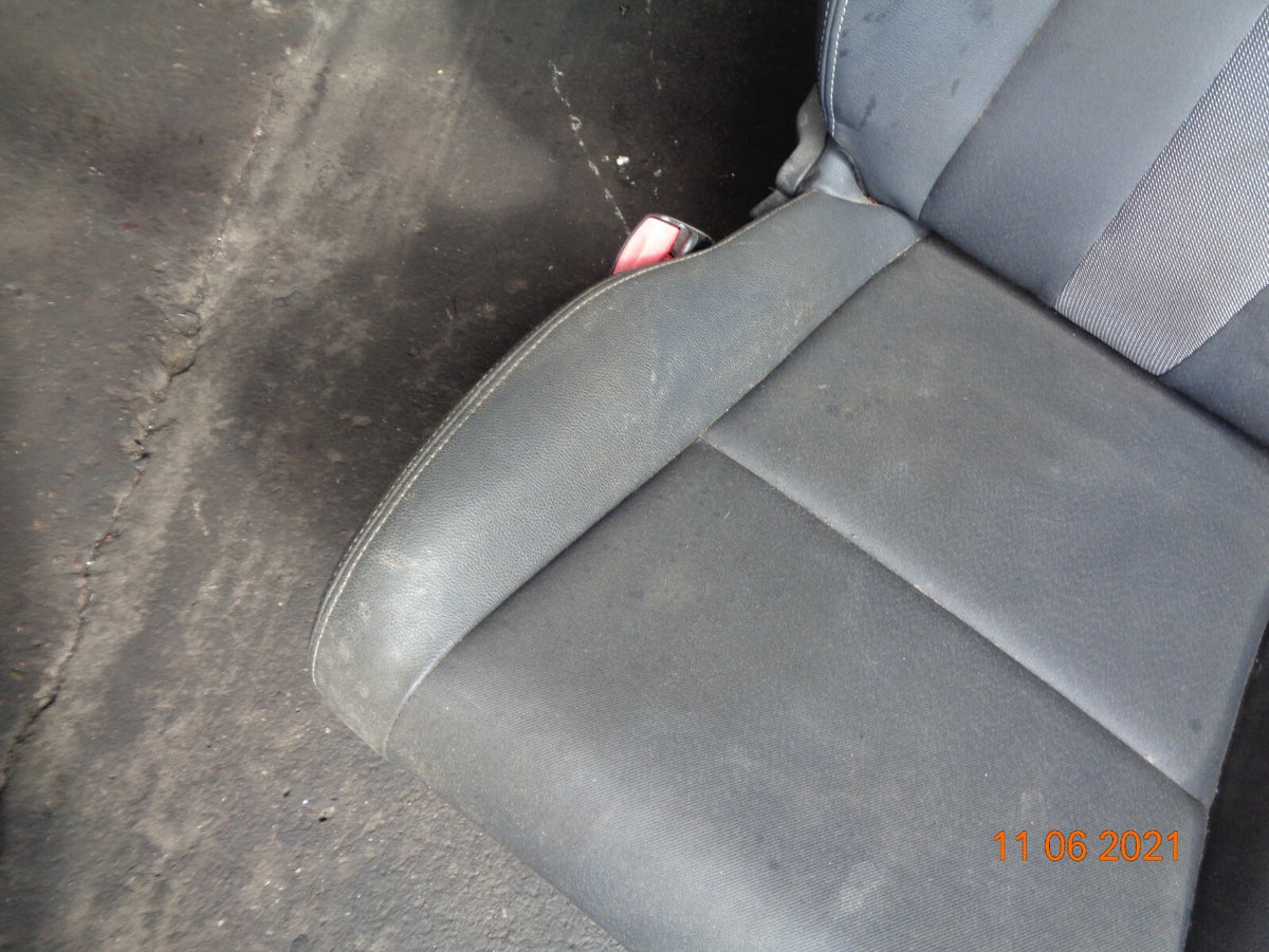 RENAULT MEGANE MK3 2014 NSF PASSENGER SIDE FRONT HALF LEATHER SEAT ASSEMBLY