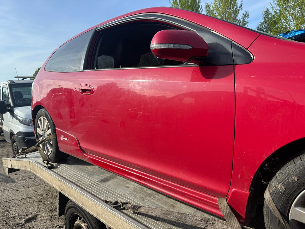 2005 HONDA CIVIC MK7 3 DOOR OS DRIVER SIDE DOOR COMPLETE RED R81