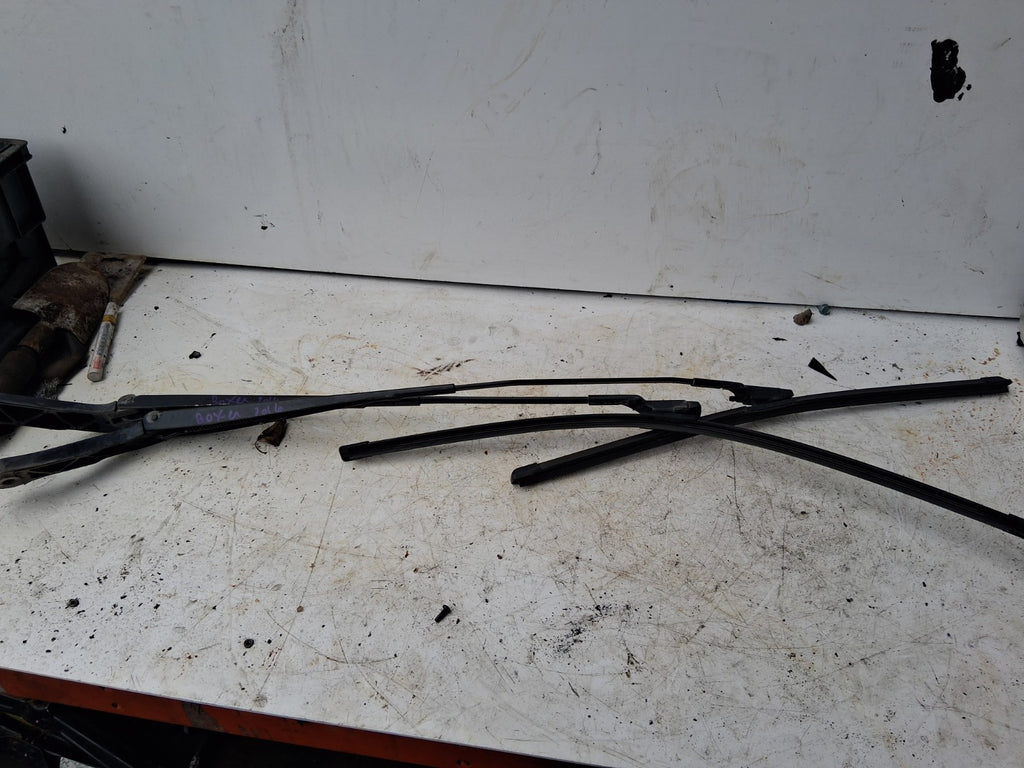 2016 PEUGEOT BOXER MK3 FRONT WINDSCREEN BOTH WIPER ARMS