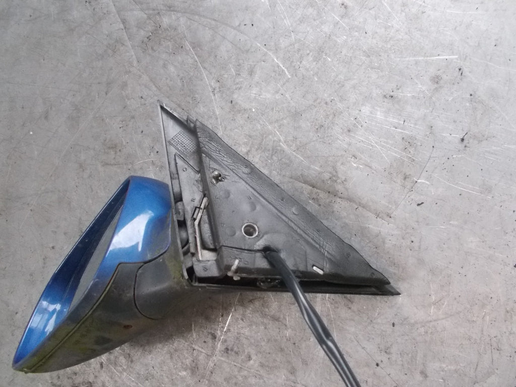 VOLKSWAGEN PASSAT NS/ PASSENGER SIDE BLUE ELECTRIC WING MIRROR RLL36943