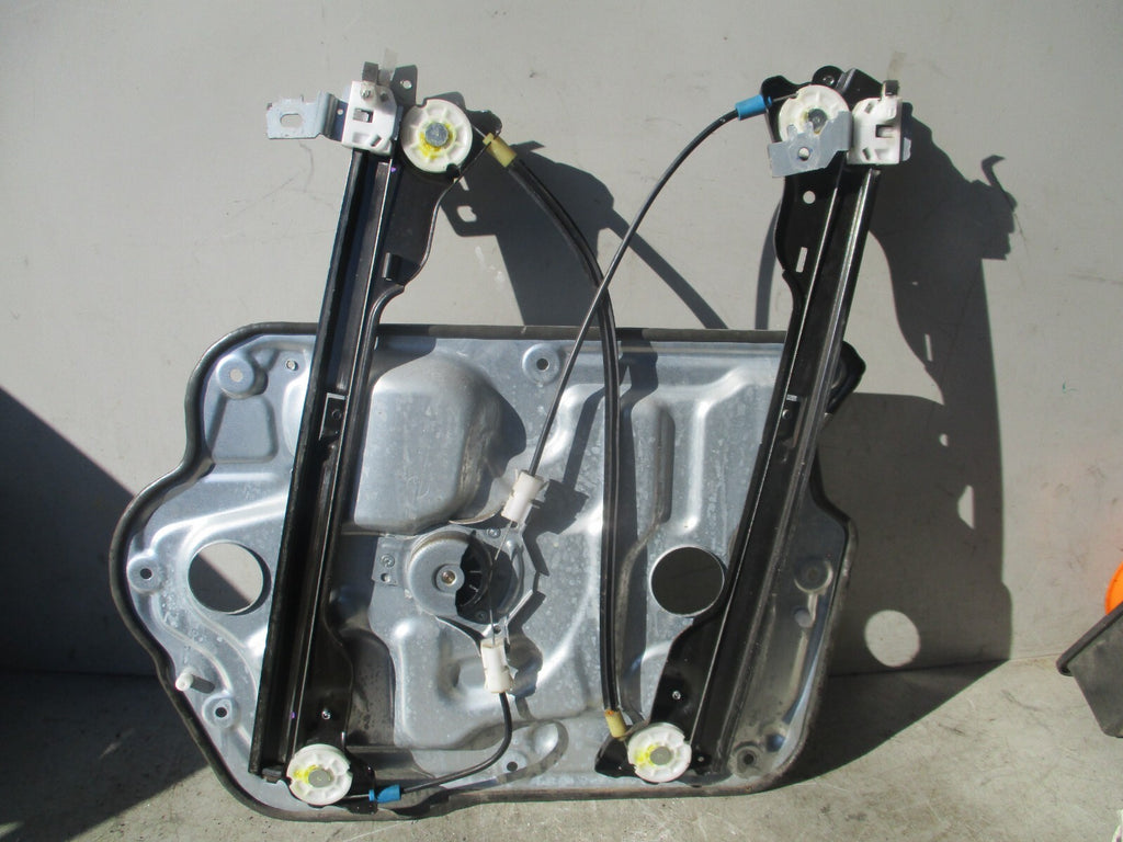 2012 NISSAN QASHQAI J10 NSF PASSENGER SIDE FRONT DOOR WINDOW REGULATOR AND MOTOR