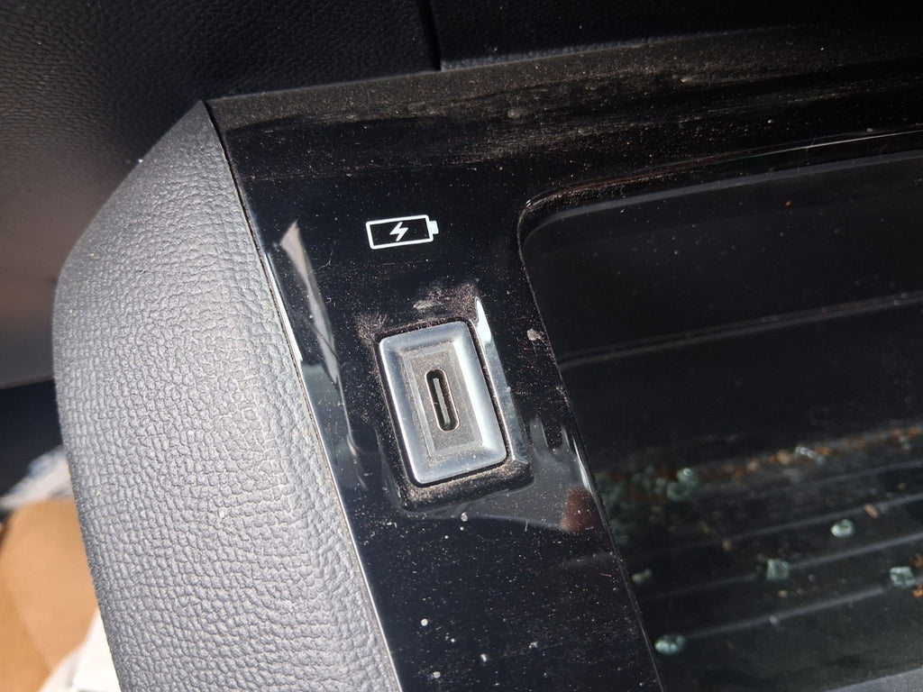 PEUGEOT 208 MK2 2025 CENTRE CONSOLE TRIM WITH USC PORT
