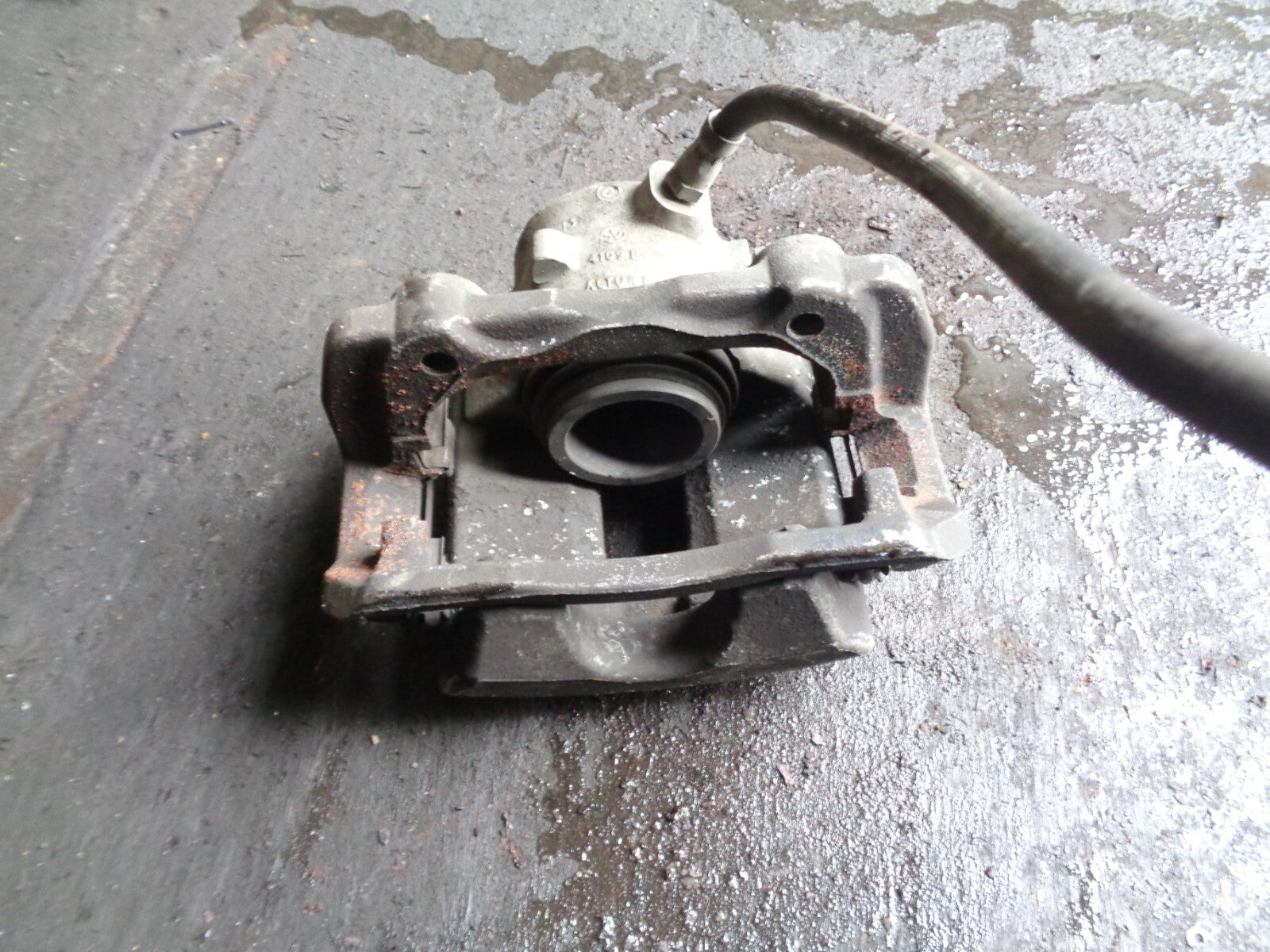 MERCEDES C220 CDI W204 2013 NSF PASSENGER SIDE FRONT BRAKE CALIPER UNIT 4109B