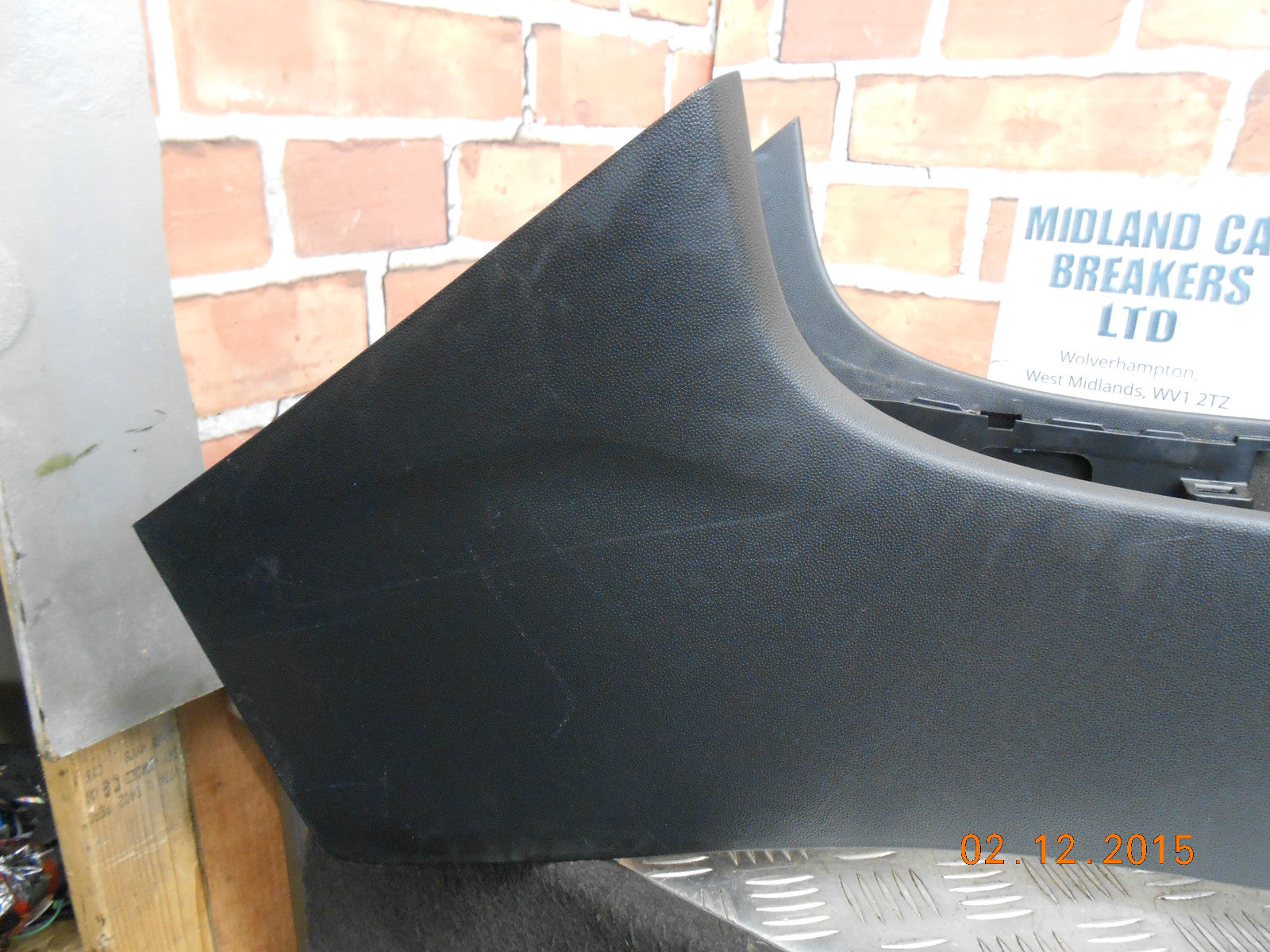 MAZDA 3 BK 2005 CENTRE CONSOLE ARMREST ARM REST STORAGE COMPARTMENT PLASTIC TRIM