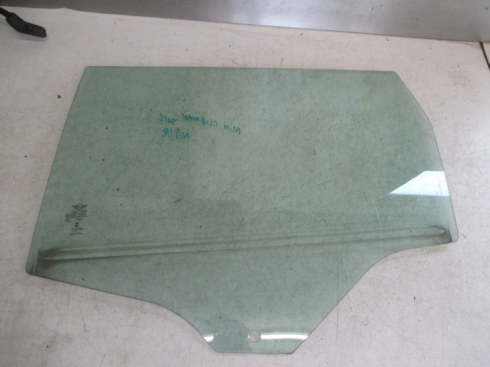 MINI CLUBMAN 2016 F54 NSR PASSENGER SIDE DOOR WINDOW GLASS