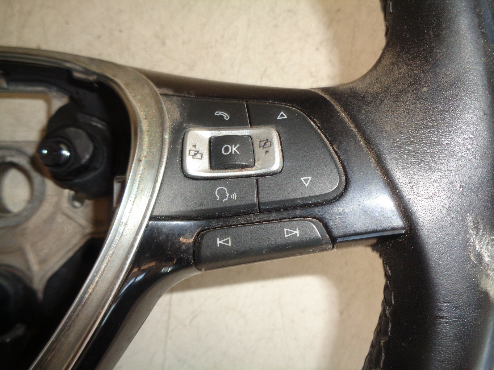 VW VOLKSWAGEN POLO 2016 3 SPOKE MULTIFUNCTION LEATHER STEERING WHEEL 6C0419091F
