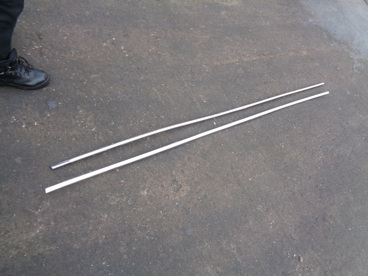 LINCOLN TOWN CAR LIMOUSINE UPPER EXTERIOR CHROME STRIP