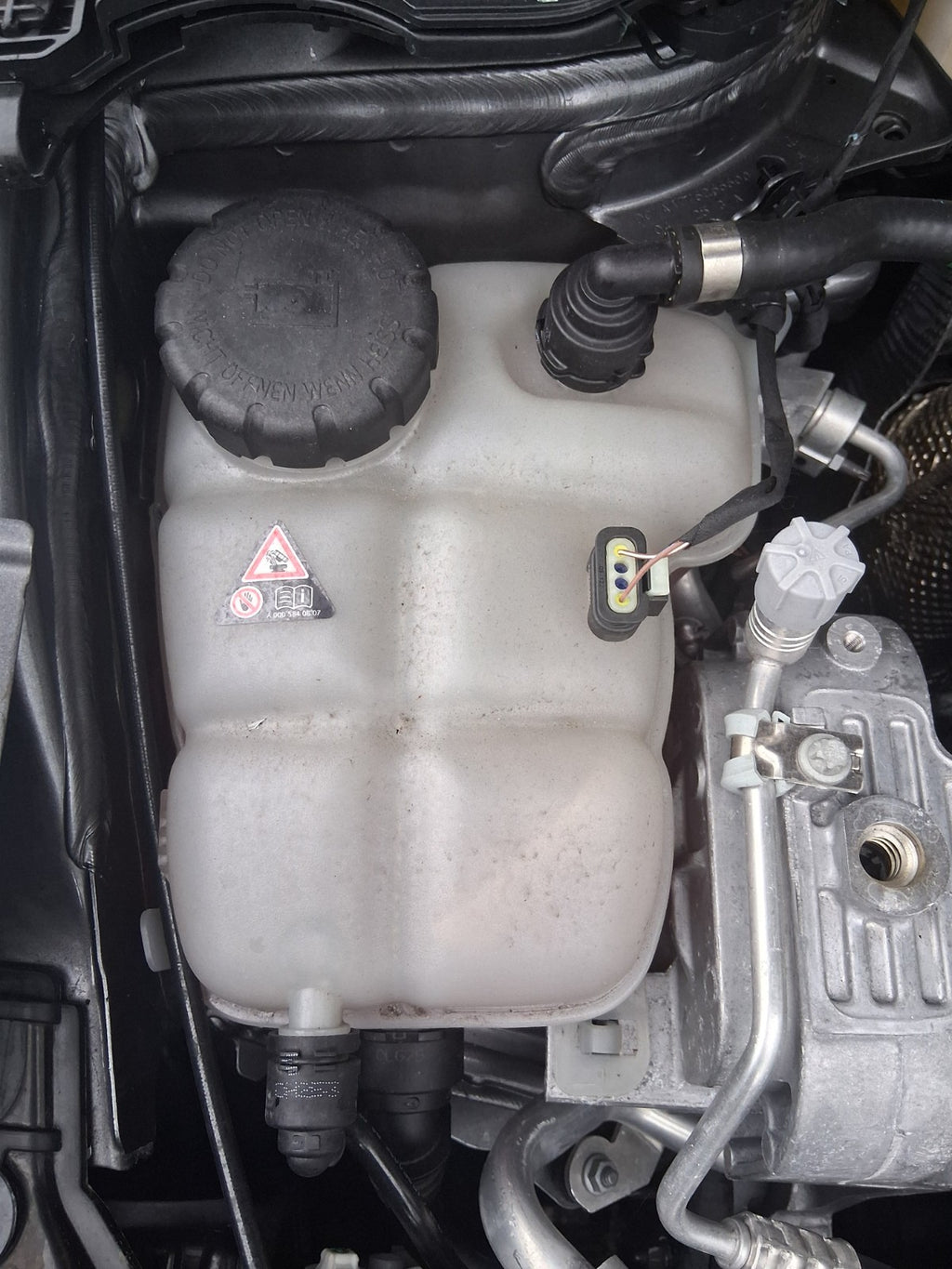 2025 MERCEDES BENZ GLA 180 FACELIFT H247 1.3 HYBRID ELECTRIC COOLANT TANK
