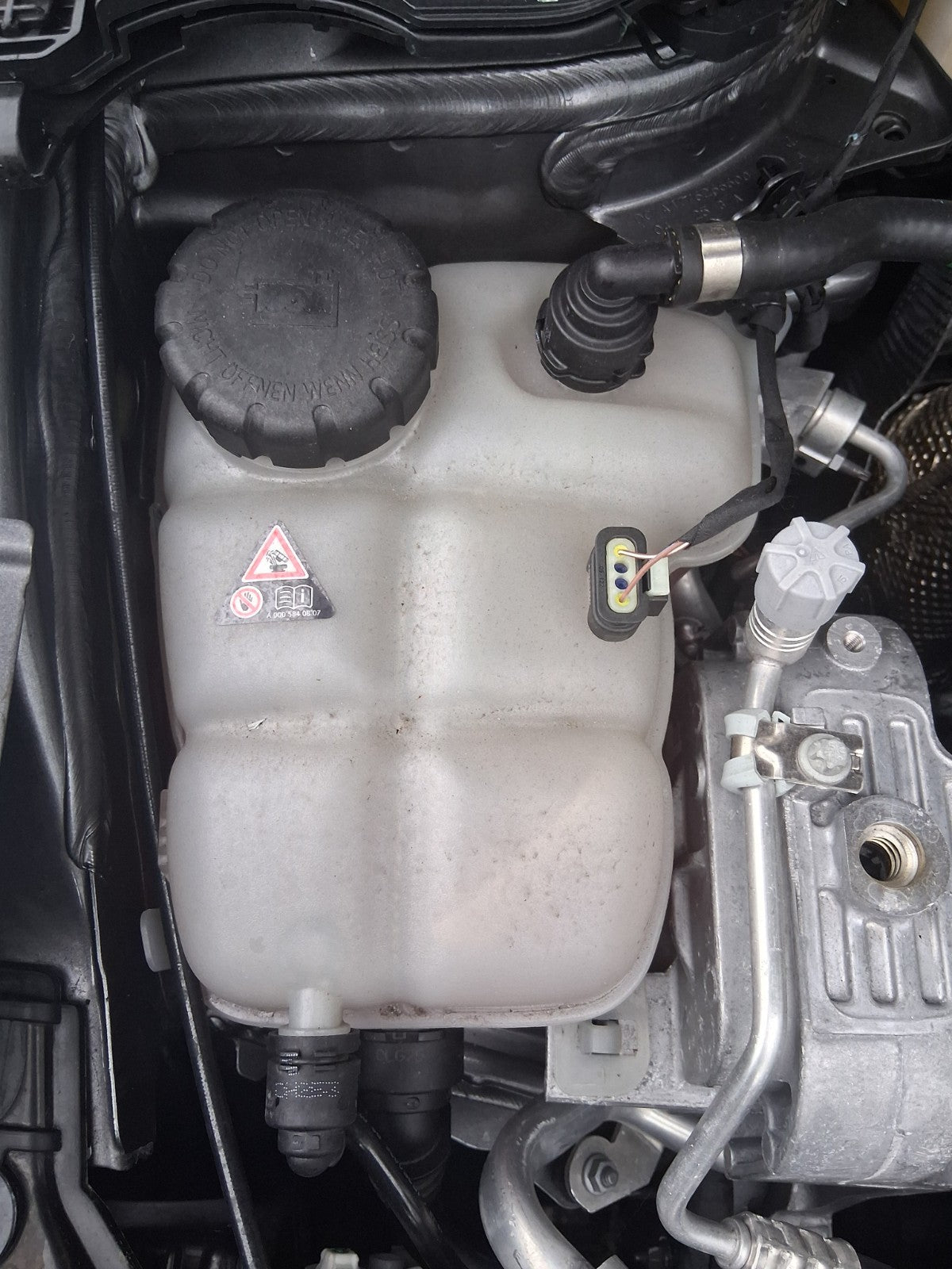 2025 MERCEDES BENZ GLA 180 FACELIFT H247 1.3 HYBRID ELECTRIC COOLANT TANK