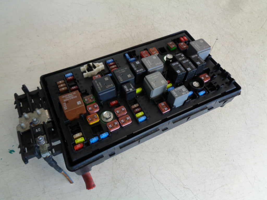 VAUXHALL INSIGNIA A MK1 2010 UNDER BONNET FUSE BOX RELAY BOX 13275881