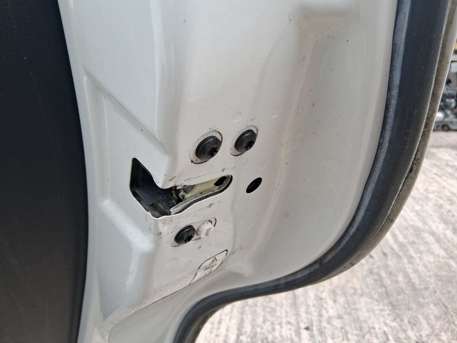 2019 FIAT 500L URBAN HATCH OSR DRIVER SIDE REAR DOOR LOCK MECHANISM