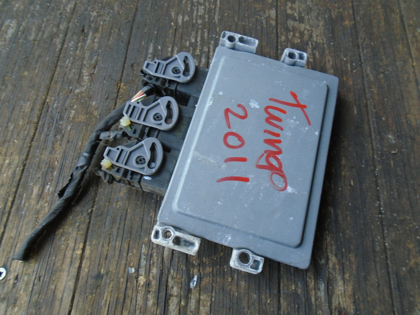 RENAULT TWINGO MK2 1.2 PETROL ECU ENGINE CONTROL MODULE UNIT 8201076690