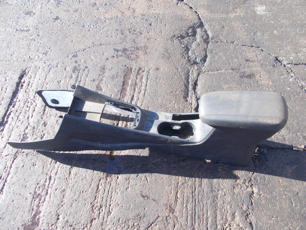 KIA RIO UB 2015 MK3 CENTRE CONSOLE ARMREST & CUPHOLDERS 846701W900