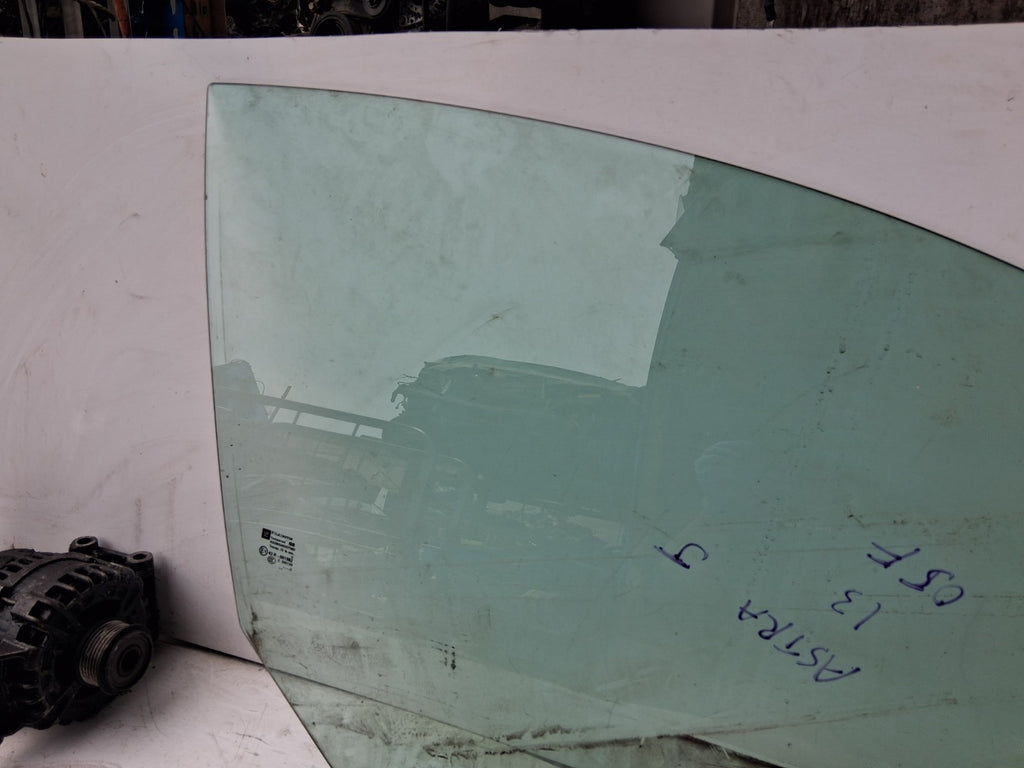 2013 VAUXHALL ASTRA J ESTATE OSF DRIVER SIDE FRONT RIGHT WINDOW GLASS