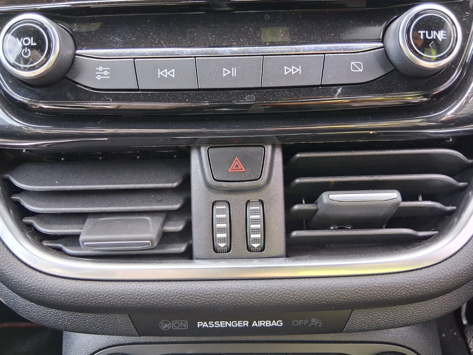 2023 FORD FIESTA MK8 DASHBOARD CENTRE AIR VENT WITH HAZARD SWITCH