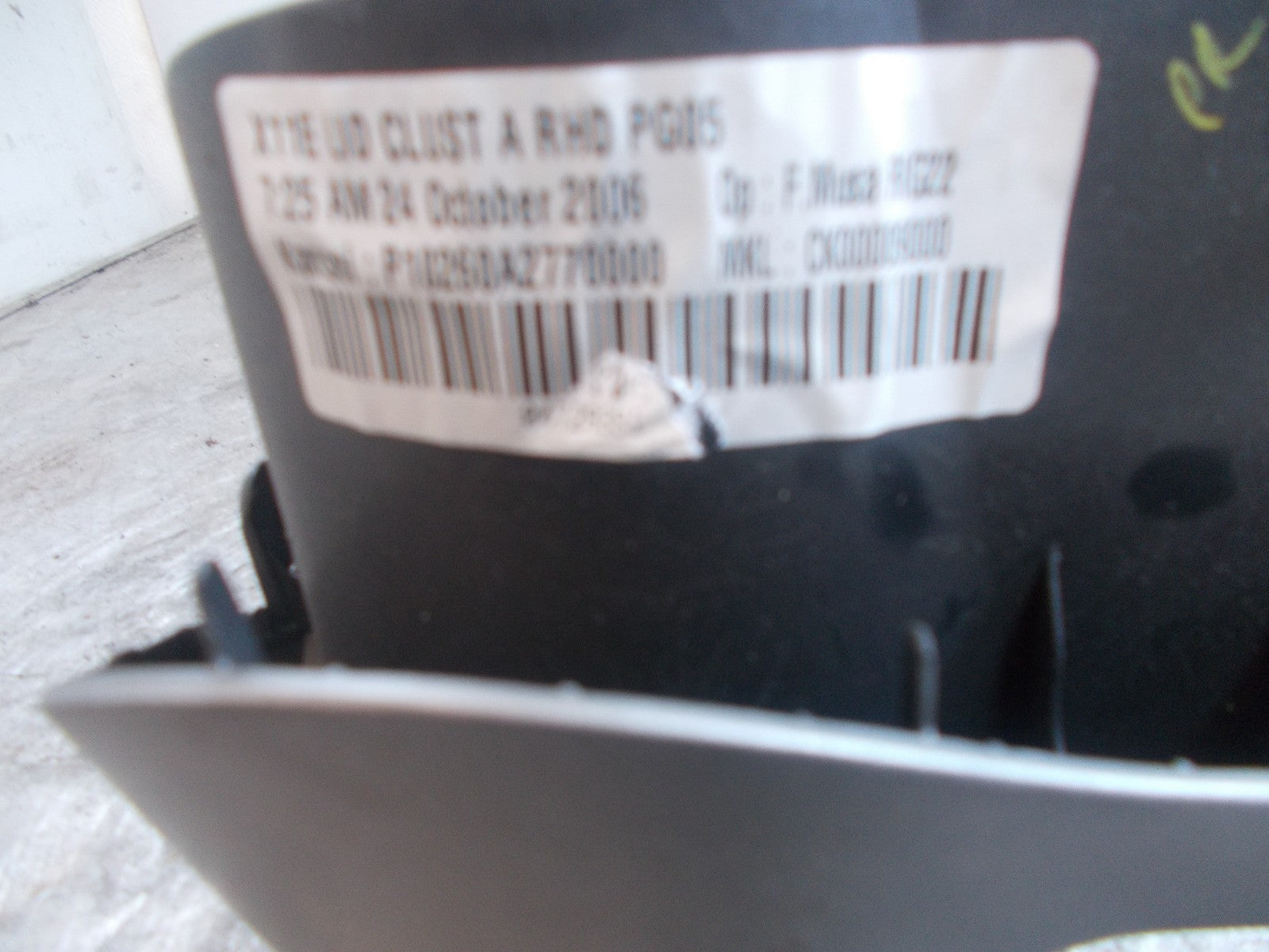 NISSAN NOTE E11 2008 1.4 SPEEDOMETER SURROUND TRIM 682409U000