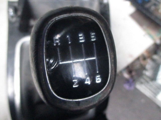 2019 KIA CEED 1.7 DIESEL MANUAL GEAR STICK SELECTOR LEVER & TRIM
