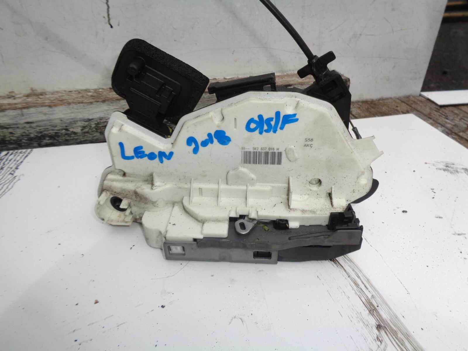 SEAT LEON MK3 2018 OFF DRIVER SIDE FRONT DOOR LOCK MECH 5k2837016H
