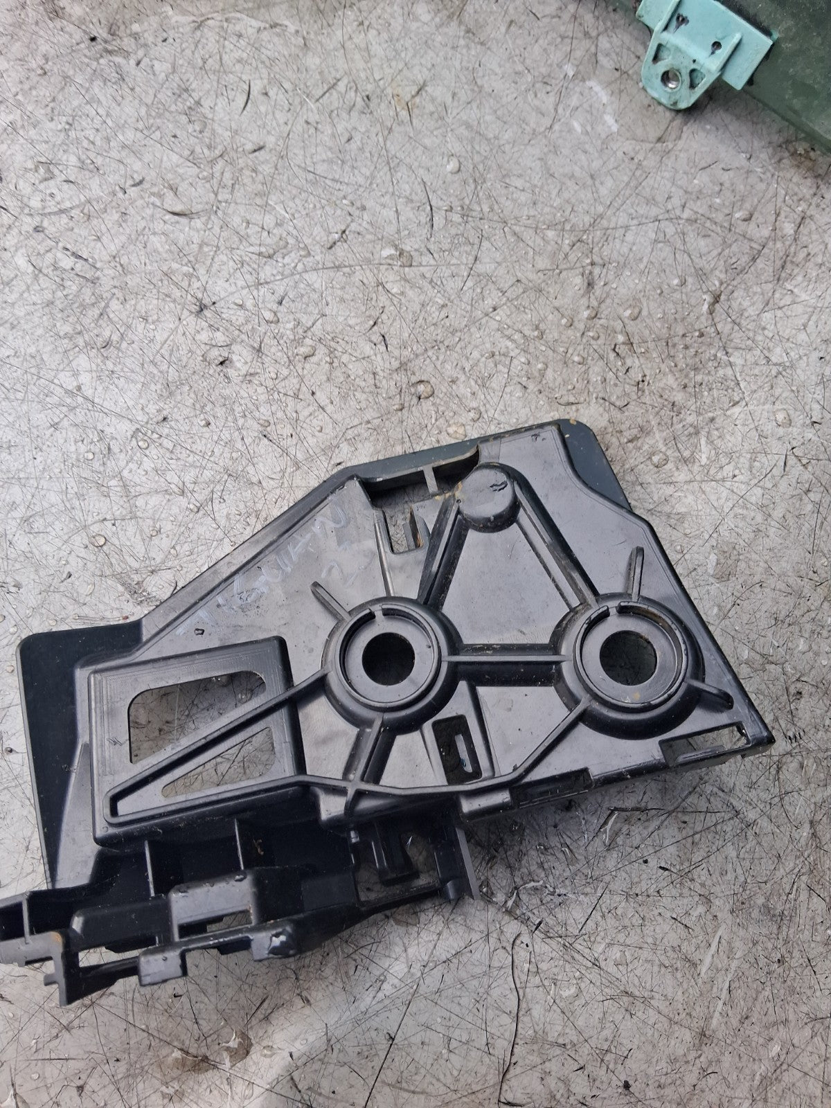 2023 VOLKSWAGEN TIGUAN BUMPER BRACKET HOLDER 5NA807393A