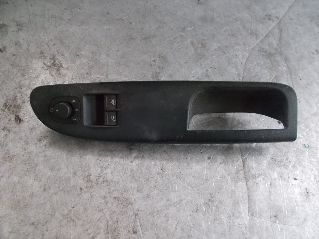 VOLKSWAGEN PASSAT B6 2.0L TDI OS/ DRIVER SIDE WINDOW SWITCH DOOR TRIM 3C2867172A