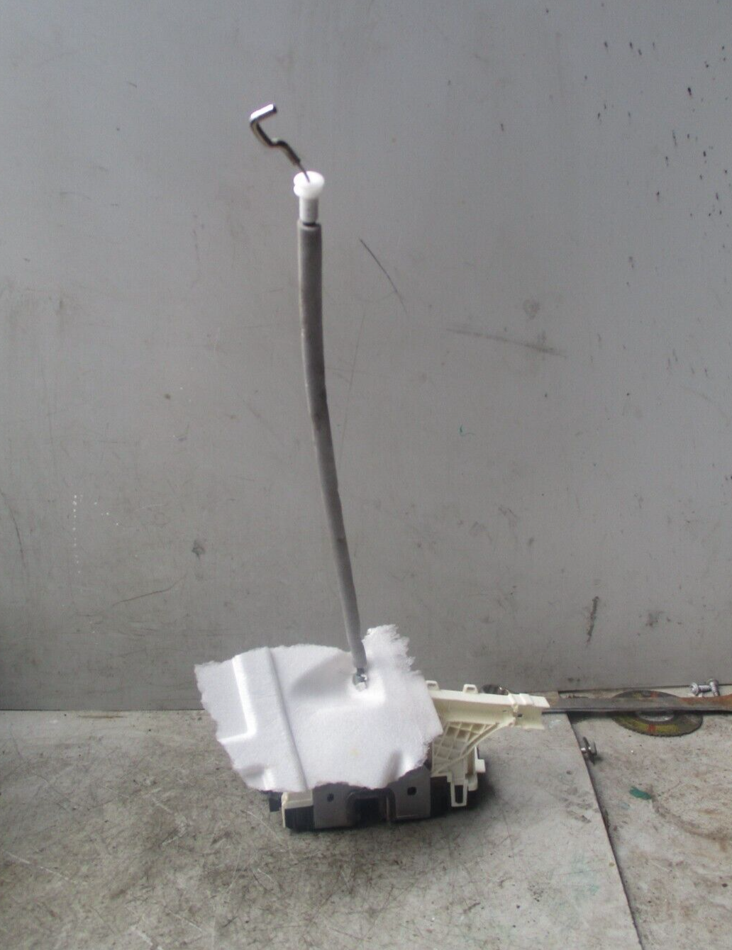 2022 MERCEDES BENZ SPRINTER NSF PASSENGER SIDE FRONT DOOR LOCK MECH A9077200200