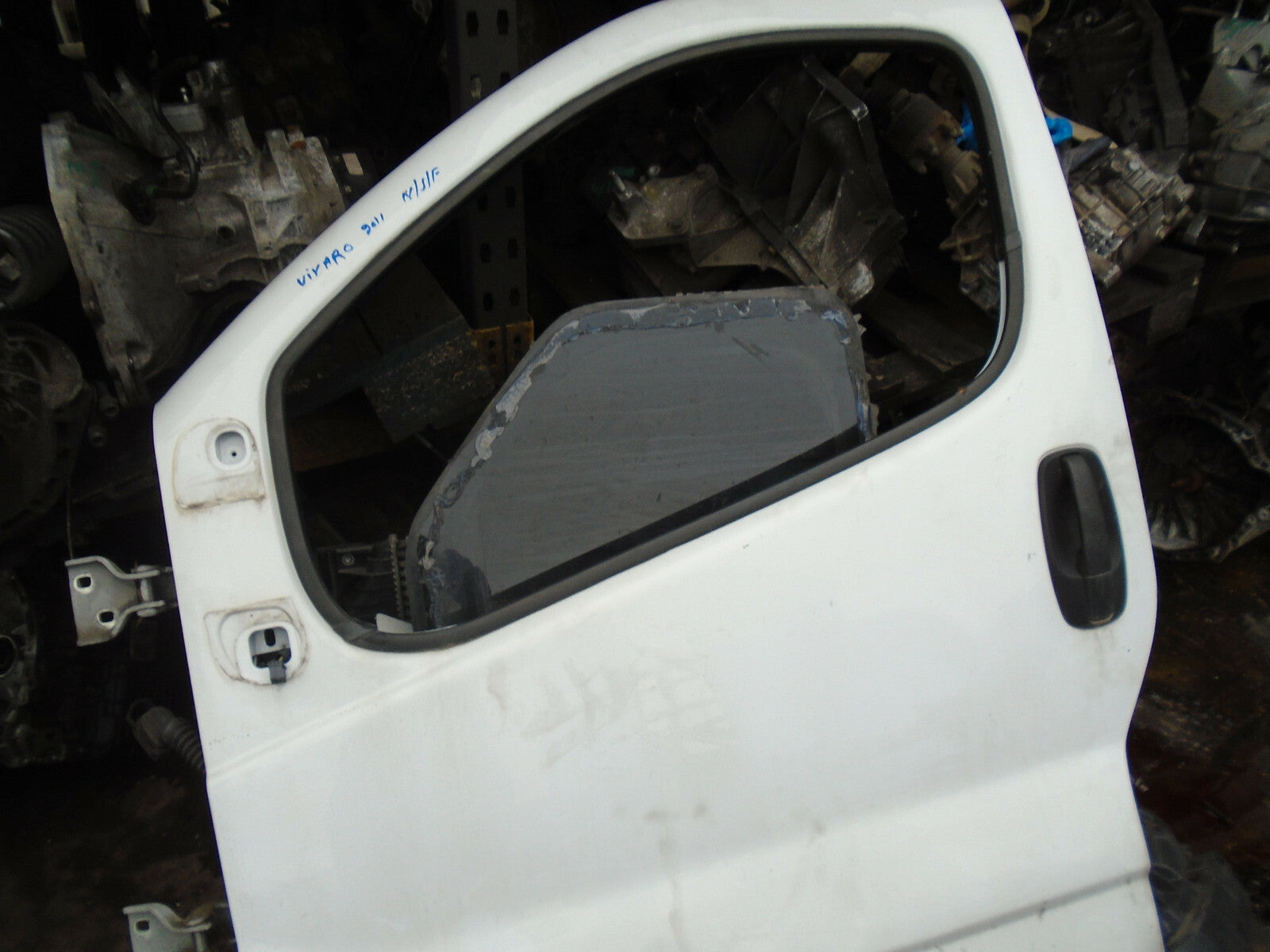 VAUXHALL VIVARO MK1 2011 NSF PASSENGER SIDE FRONT DOOR WHITE