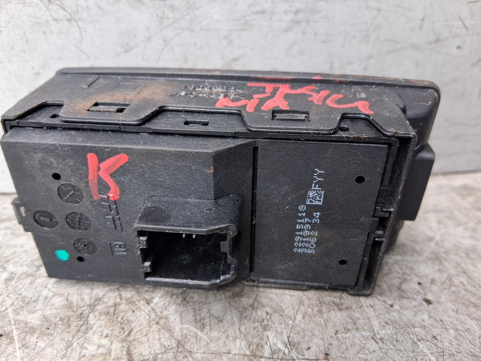 VAUXHALL INSIGNIA MK1 2013 ESTATE OSF DRIVER SIDE WINDOW CONTROL SWITCH 13222224