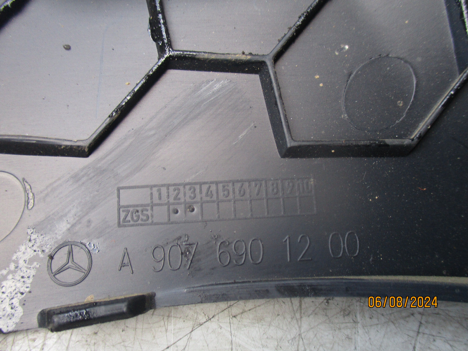 2020 MERCEDES BENZ W907 OSF DRIVER SIDE A PILLAR TRIM COVER PANEL A9076901200