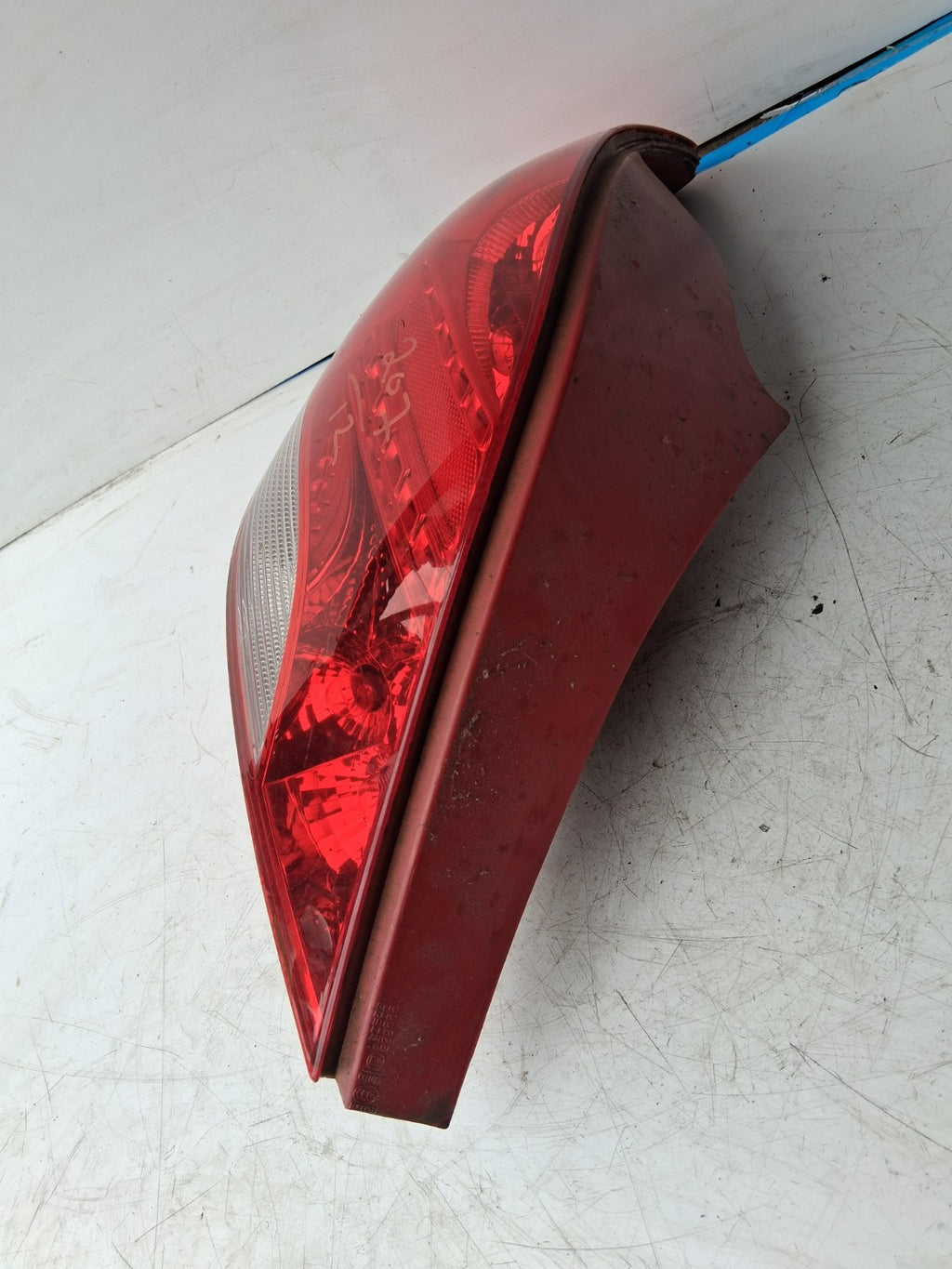 2012 PEUGEOT 207 NSR NEAR LEFT PASSENGER SIDE REAR TAIL LIGHT 9686565980