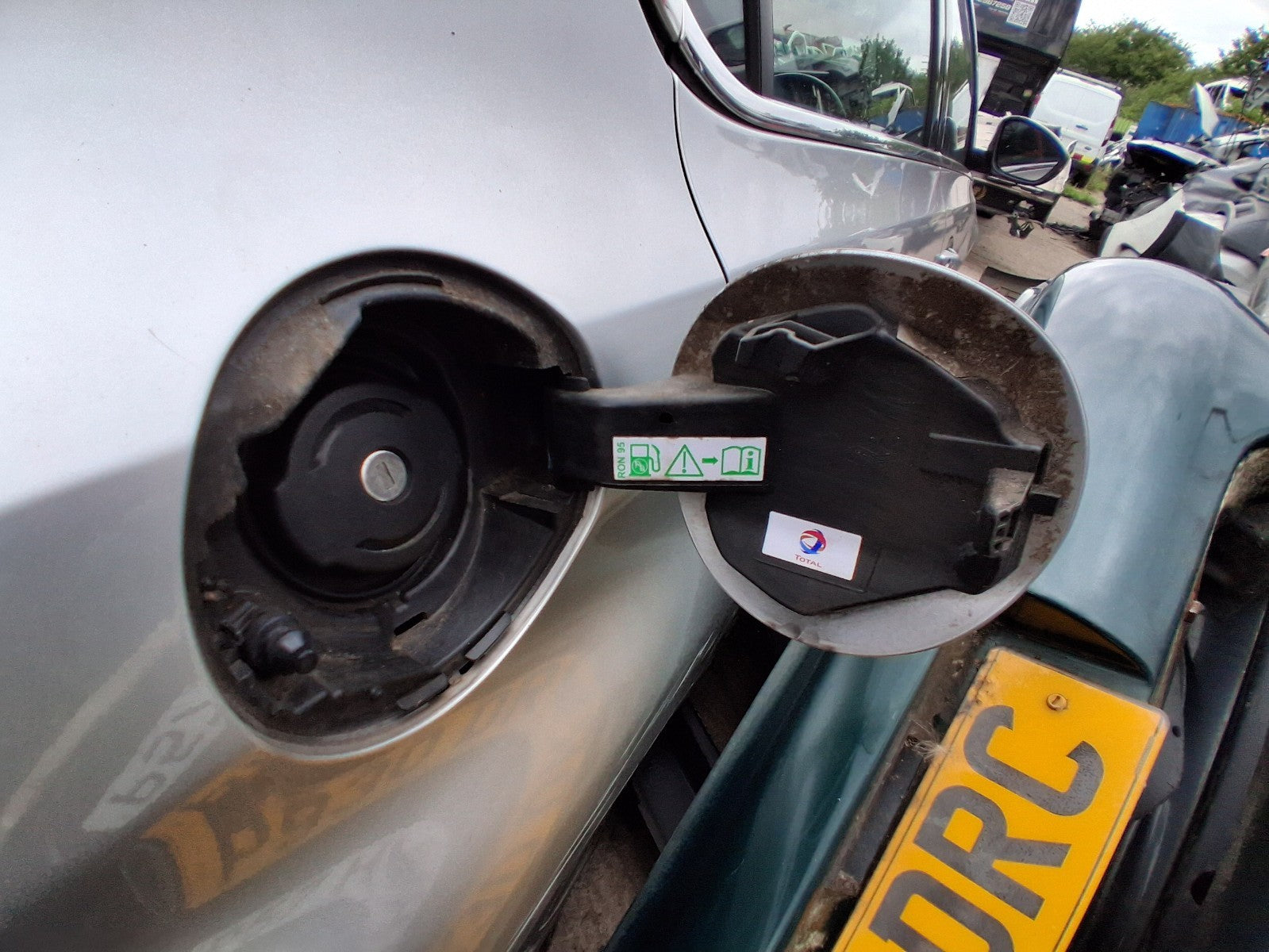 2014 PEUGEOT 308 MK2 FUEL FILLER FLAP GRIS ALUMINIUM EZR