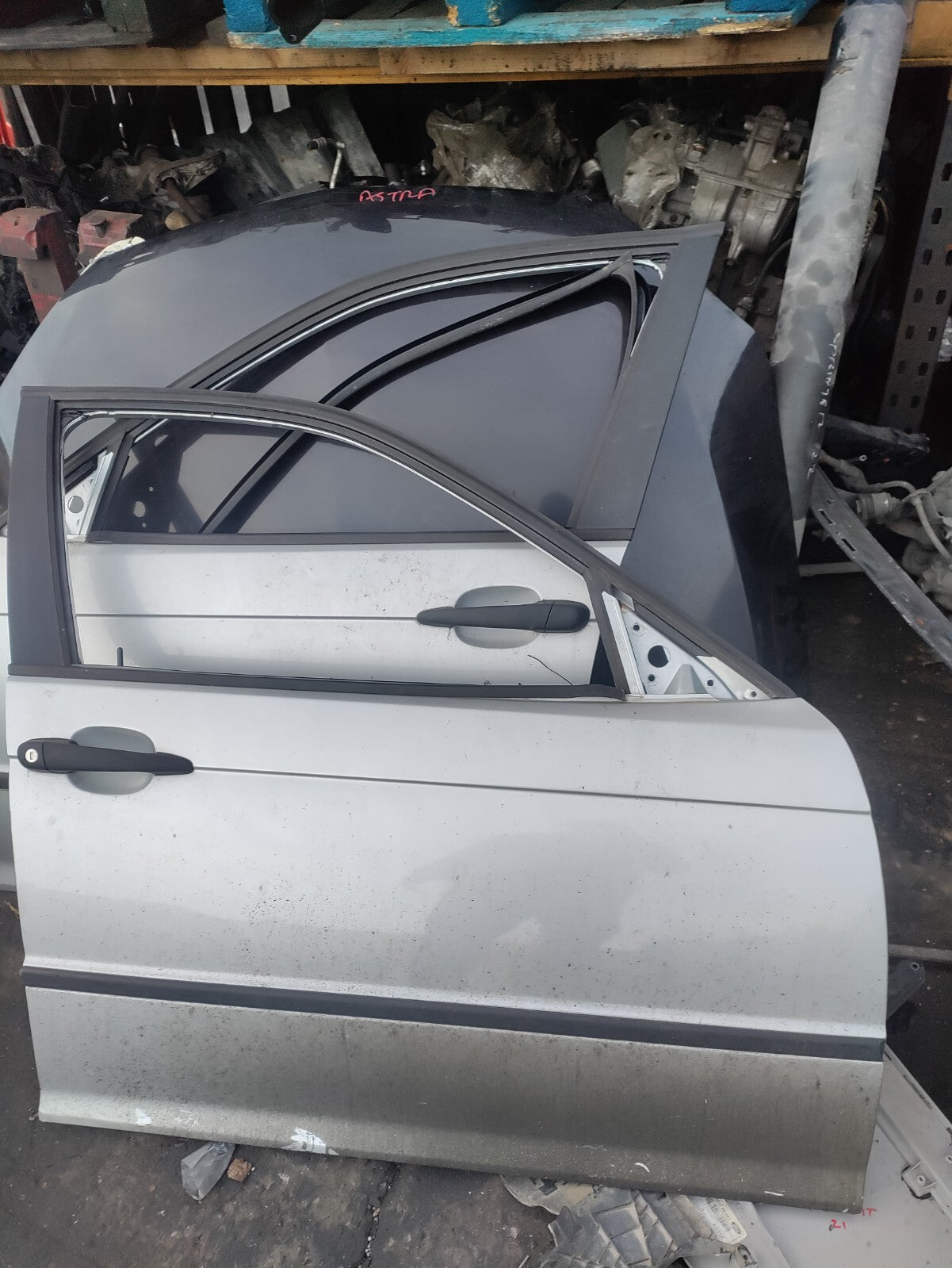 BMW 3 SERIES E46 2002 OSF DRIVER SIDE FRONT DOOR SILVER