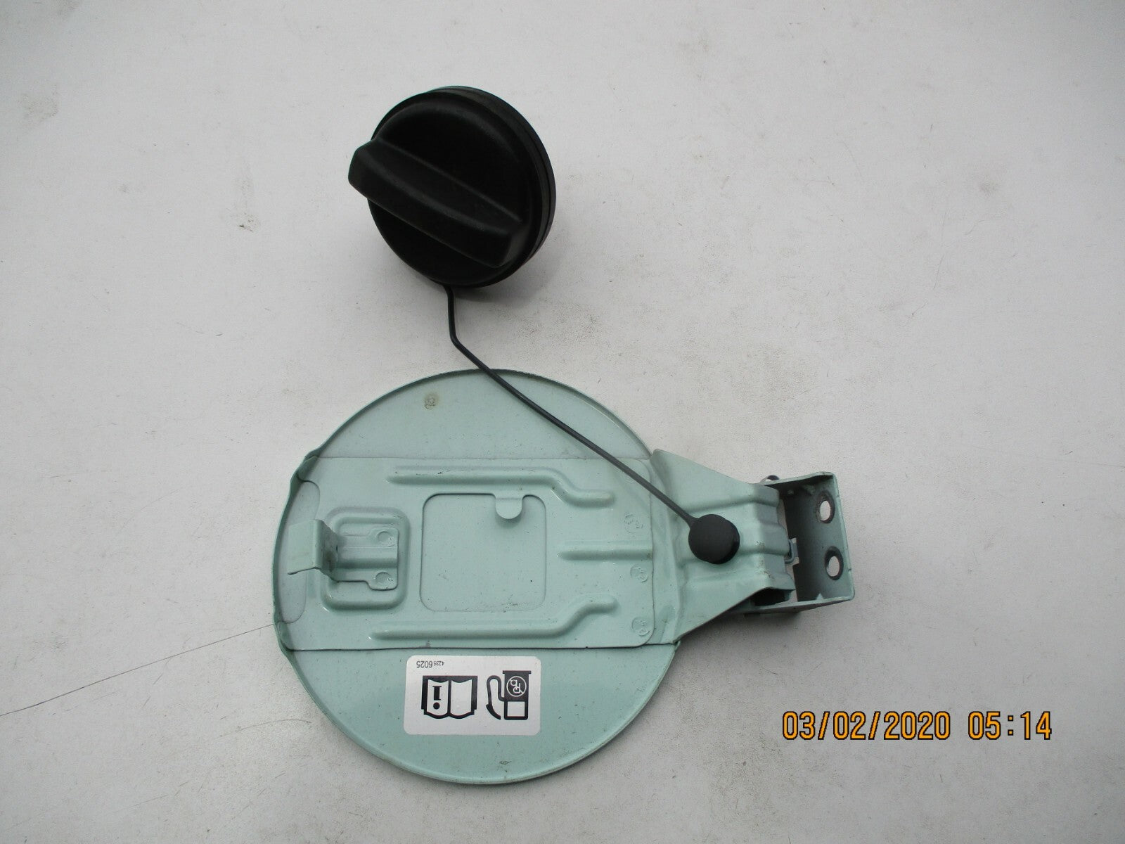 VAUXHALL VIVA 2017 PETROL DIESEL FUEL FILLER CAP COVER DOOR FLAP TRIM GREEN