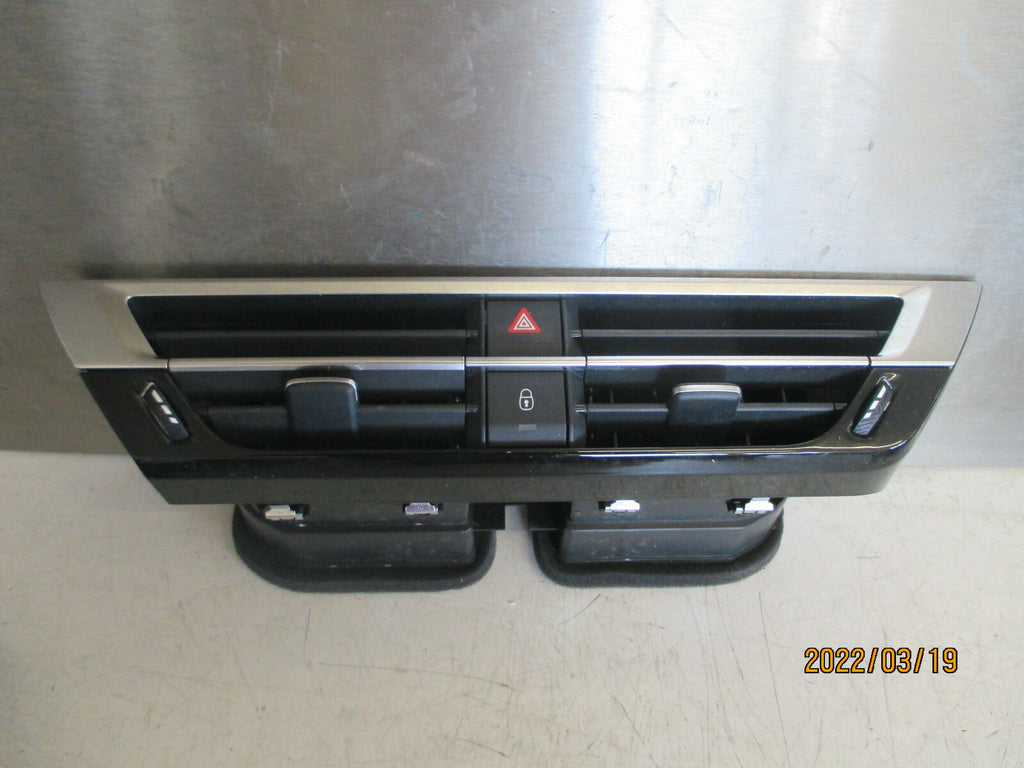 CITROEN C4 MK3 2021 FRONT INTERIOR DASHBOARD HAZARD SWITCH 9835648280