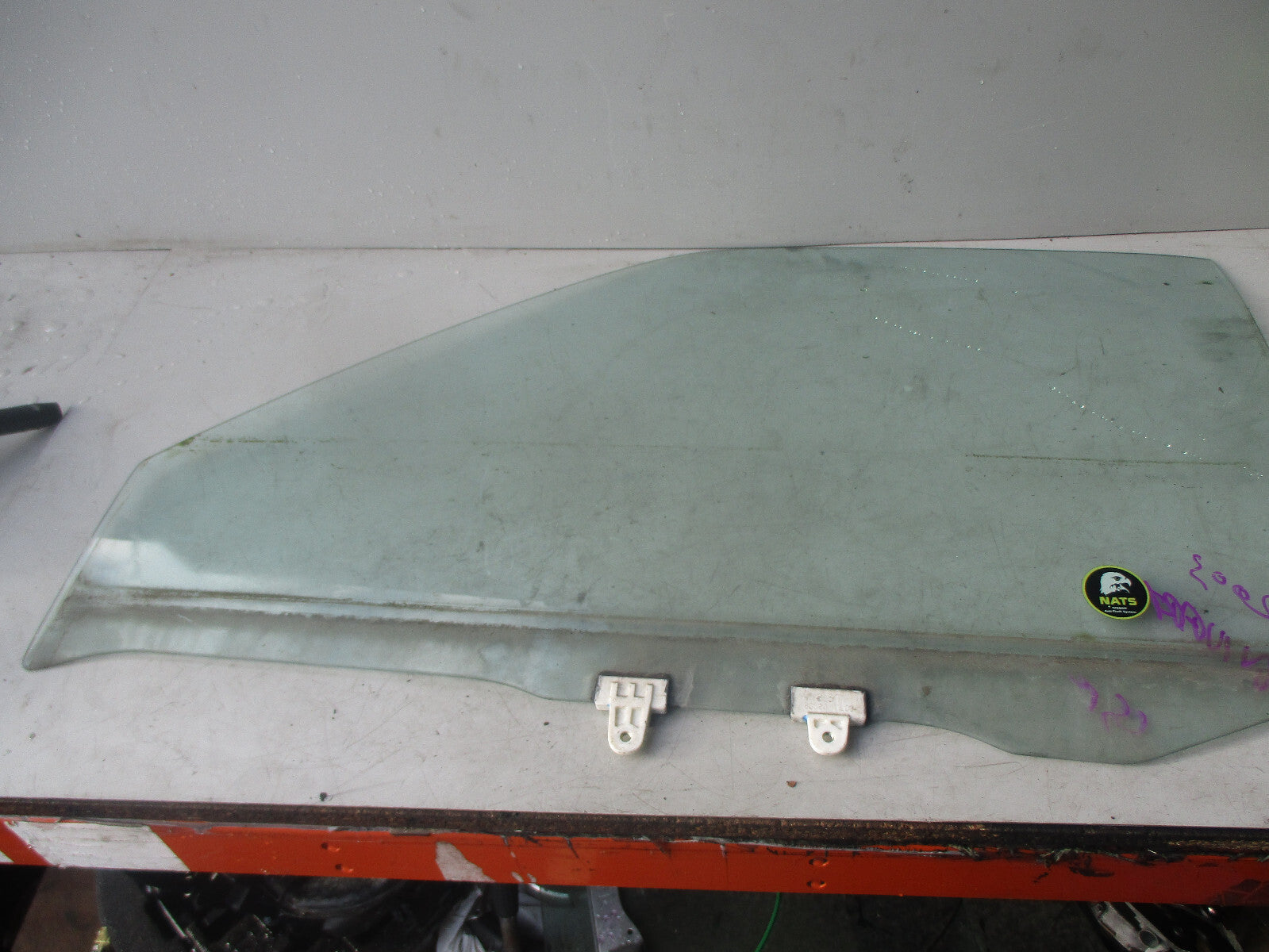 NISSAN NAVARA 2003 OSF DRIVER SIDE FRONT WINDOW GLASS