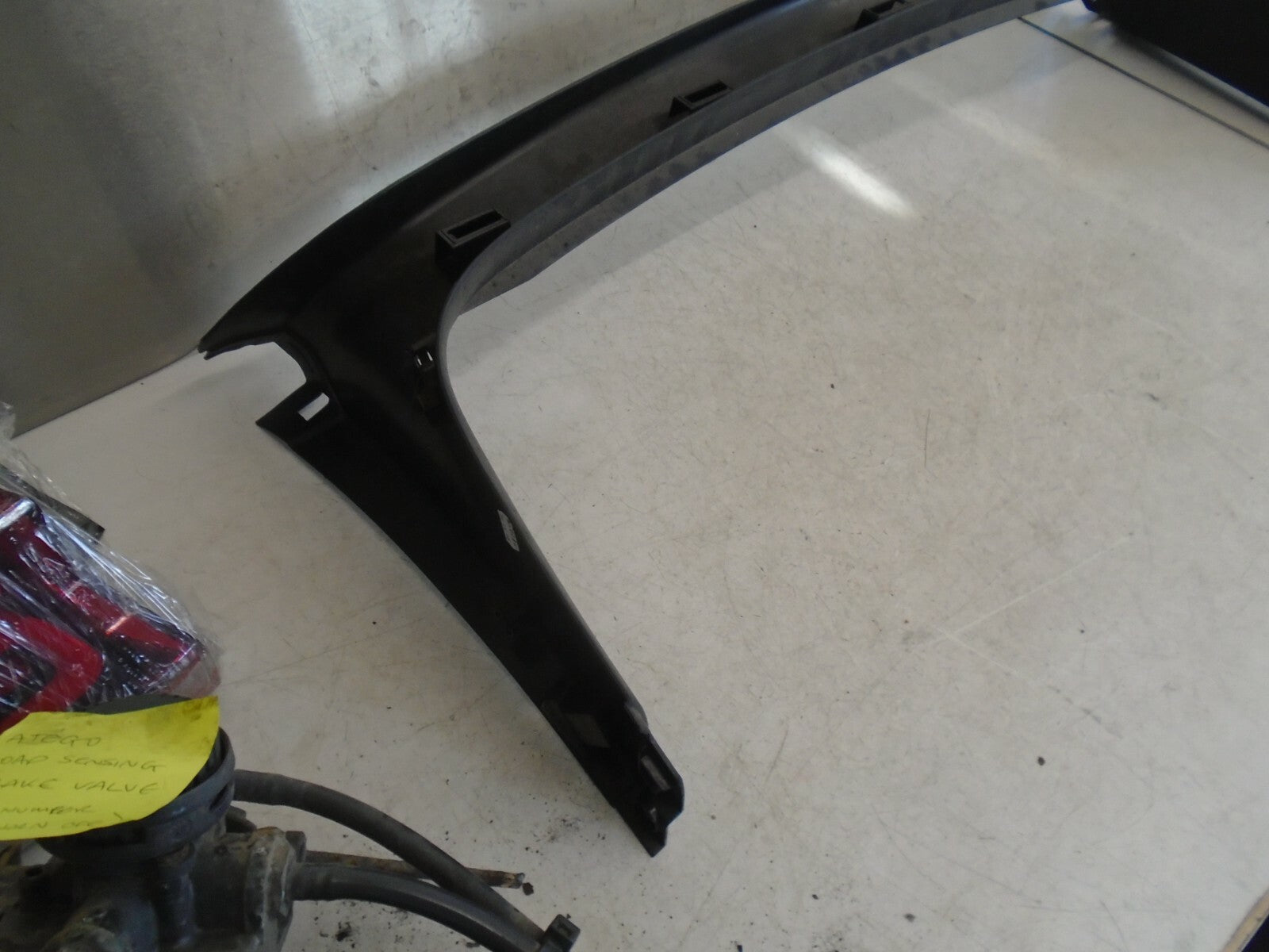 BMW GT 2016 REAR BOOT TAILGATE HATCH PLASTIC TRIM SURROUND 51497320721 201585-10