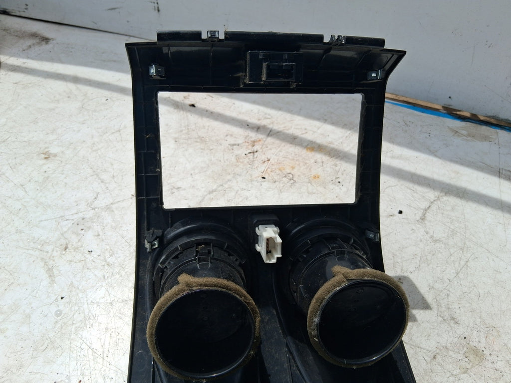 2013 NISSAN QASHQAI J10 FRONT BOTH AIR VENTS & HAZARD SWITCH TRIM P10381A77100