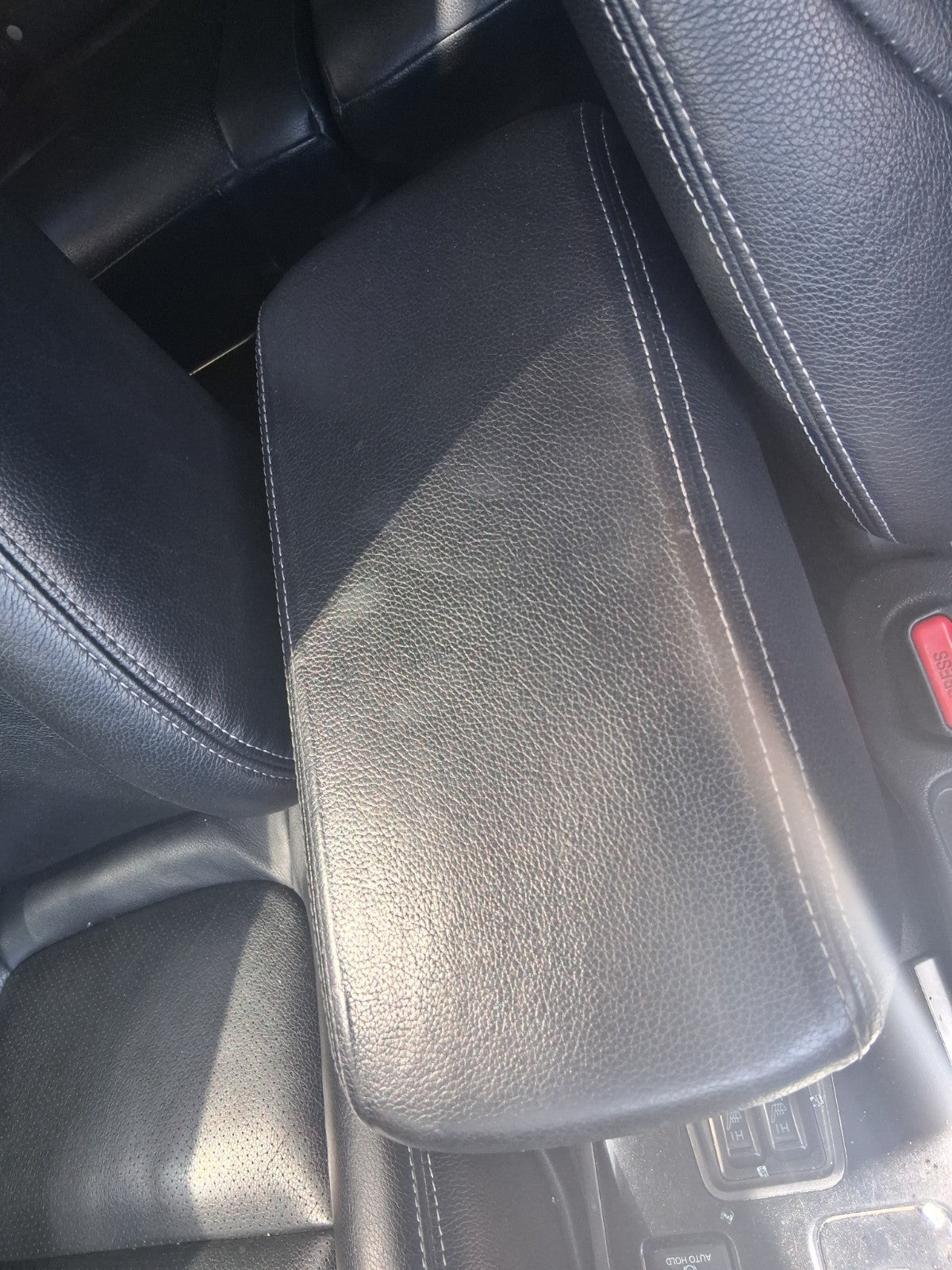 2018 MITSUBISHI OUTLANDER MK3 MIDDLE LEATHER ARMREST