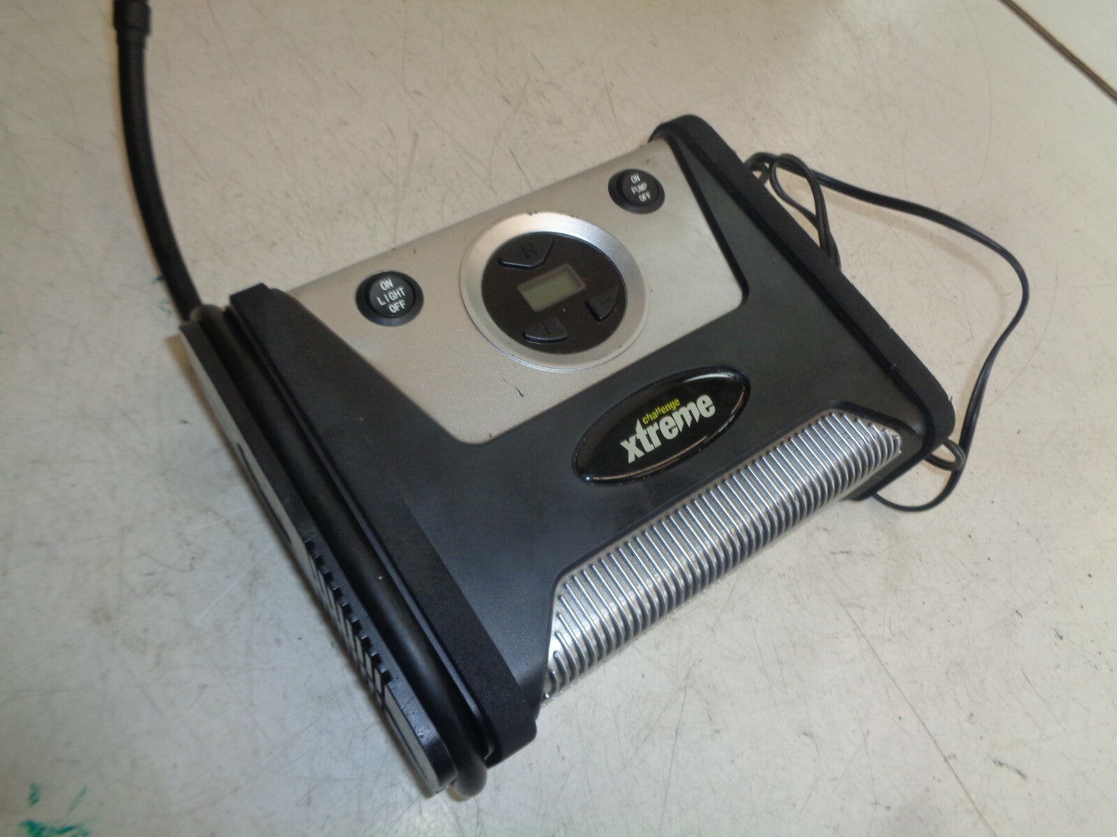 CHALLENGE XTREME DIGITAL TYRE INFILATOR WITH AUTO CUT OFF