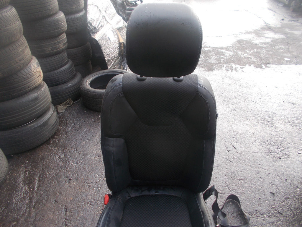RENAULT CLIO X98 (MK4) 2012-2018 NSF PASSENGER SIDE FRONT HALF LEATHER SEAT