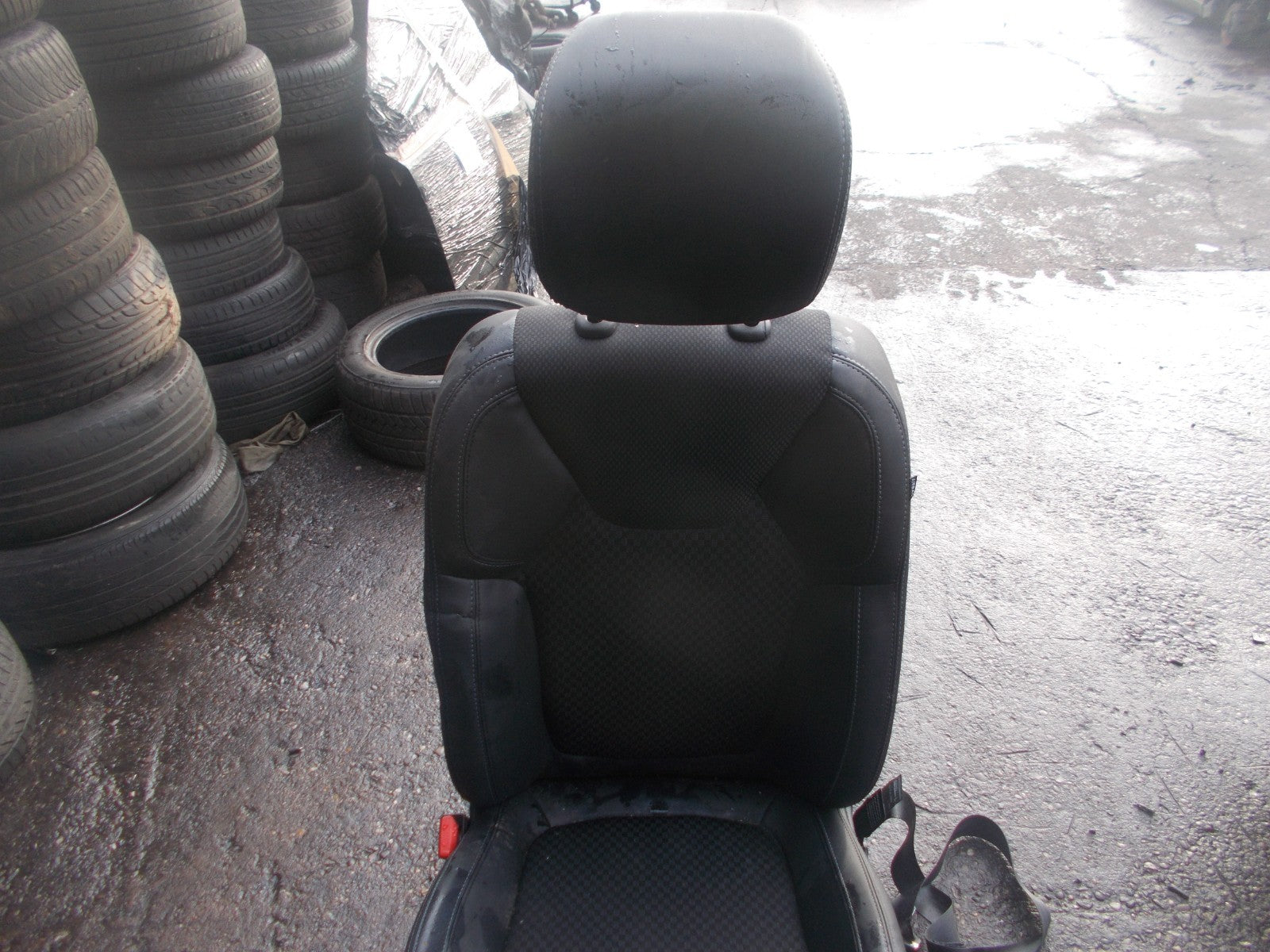 RENAULT CLIO X98 (MK4) 2012-2018 NSF PASSENGER SIDE FRONT HALF LEATHER SEAT
