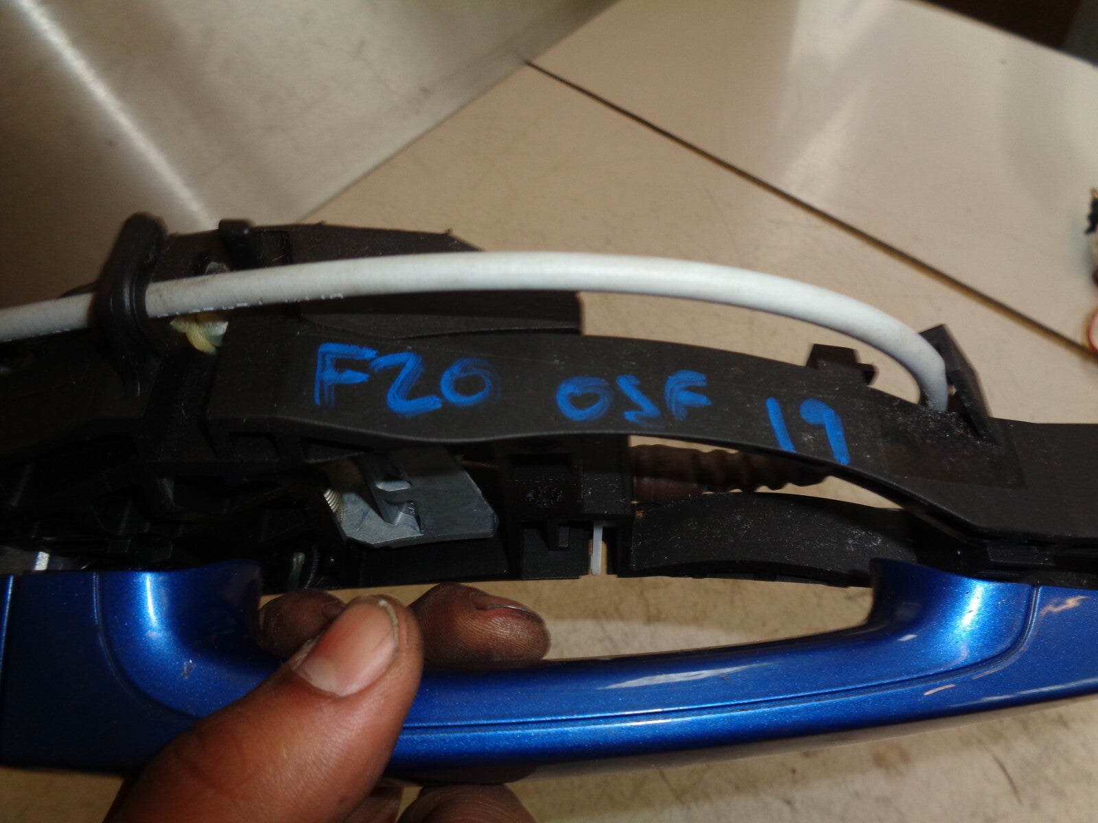 BMW 1 SERIES F20 2019 LCI OSF DRIVER SIDE FRONT EXTERIOR DOOR HANDLE BLUE