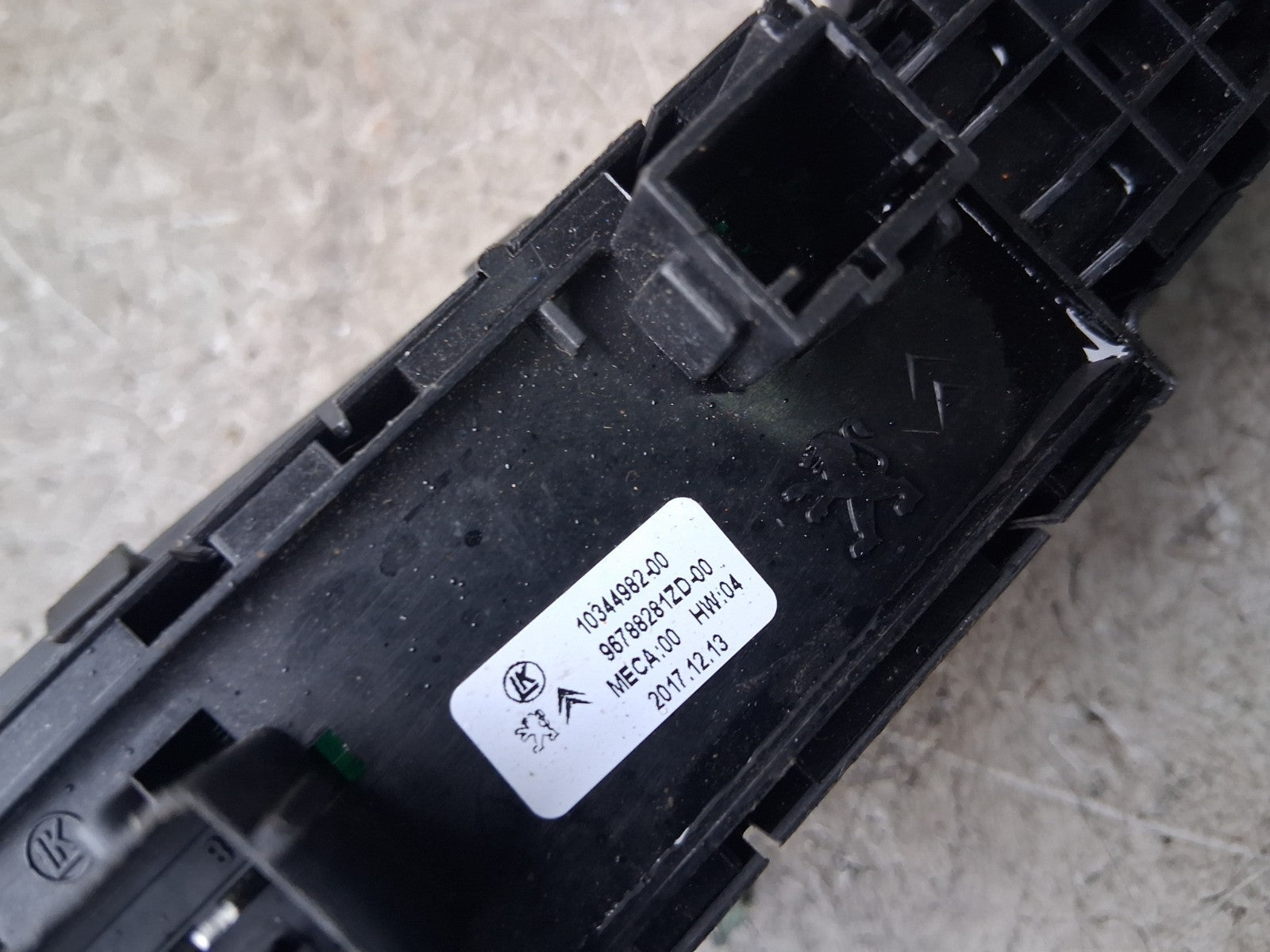 2018 VAUXHALL GRANDLAND X OSF DRIVER SIDE FRONT WINDOW CONTROL SWITCH 96788281ZD