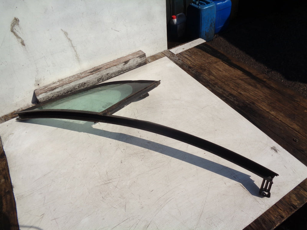 CITROEN C3 MK2 2010 OSF DRIVER SIDE FRONT DOOR WINDOW QUARTER GLASS 9674497180