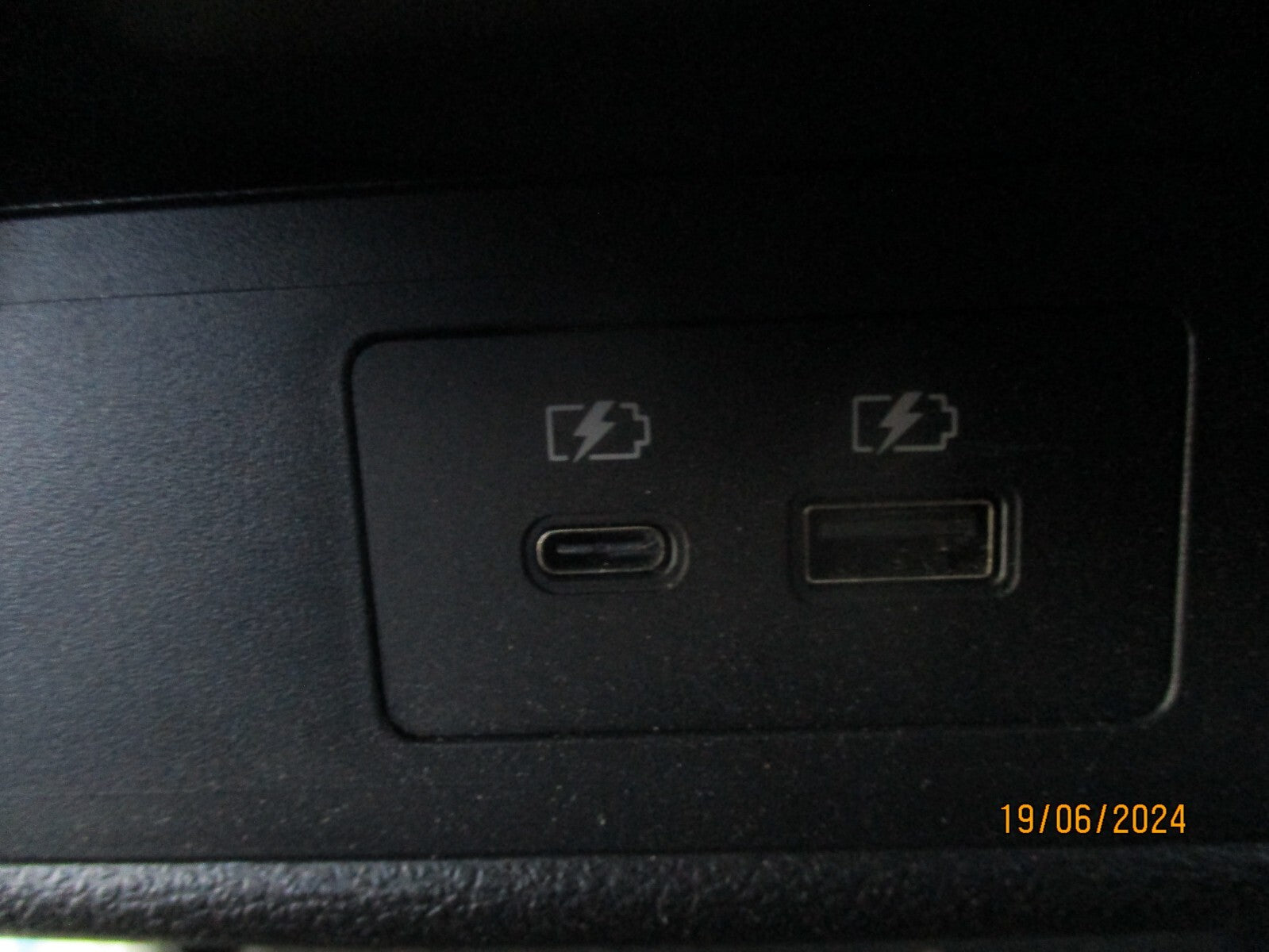 NISSAN QASHQAI J12 MK3 2023 TWIN USB CHARGING PORT