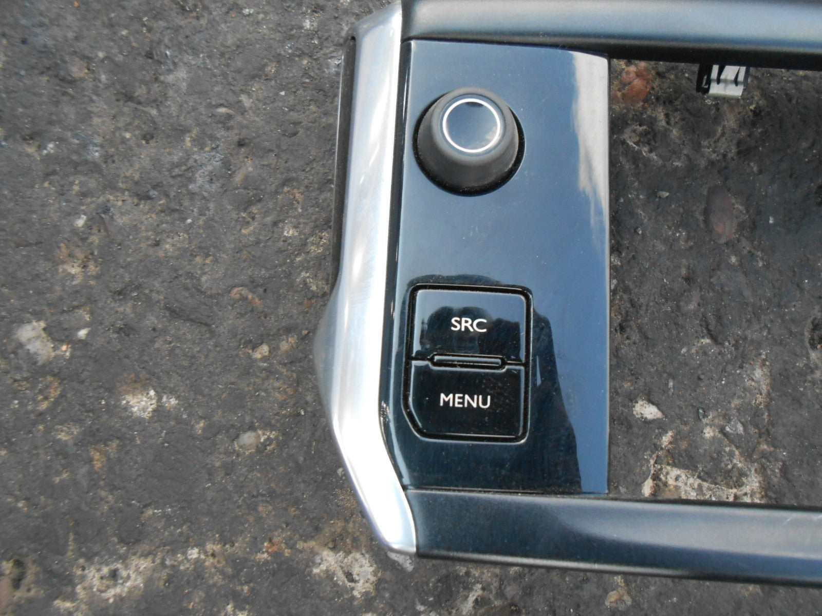 PEUGEOT 2008 2016 SAT NAV DISPLAY SCREEN TRIM & CONTROLS GLOSS BLACK 98097243XU