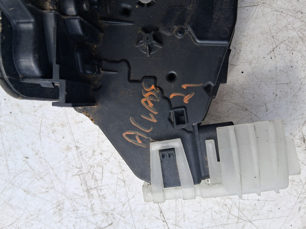 2021 MERCEDES A CLASS NS NEAR LEFT PASSENGER SIDE DOOR LOCK LATCH A0997303101