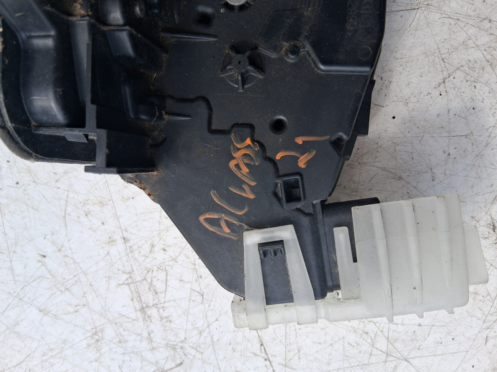 2021 MERCEDES A CLASS NS NEAR LEFT PASSENGER SIDE DOOR LOCK LATCH A0997303101