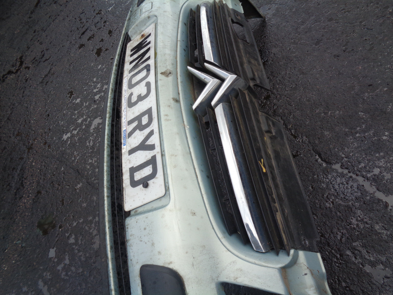 CITROEN C5 2003 ESTATE FRONT COMPLETE BUMPER + GRILL GREEN